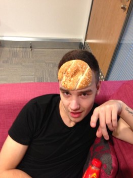 liam payne caught playing with his buns, louis tomlinson shares twitter photo - chicago pop culture 